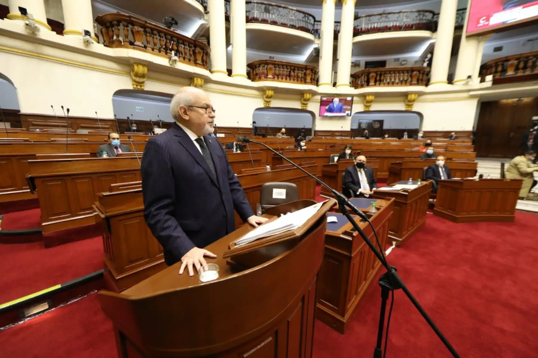 El jefe del Gabinete Ministerial, Pedro Cateriano Bellido, inicio su exposición en el pleno del Congreso, ante el cual debe presentar la política general del Gobierno y solicitar el voto de confianza. Foto: Congreso