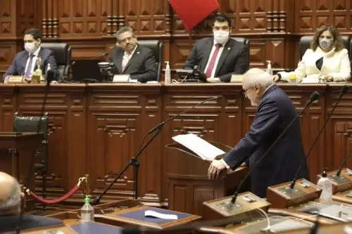 El presidente del Consejo de Ministros, Pedro Cateriano, se presenta junto al Gabinete Ministerial, ante el Congreso para exponer la política general del Gobierno y solicitar el voto de confianza. Foto: Congreso