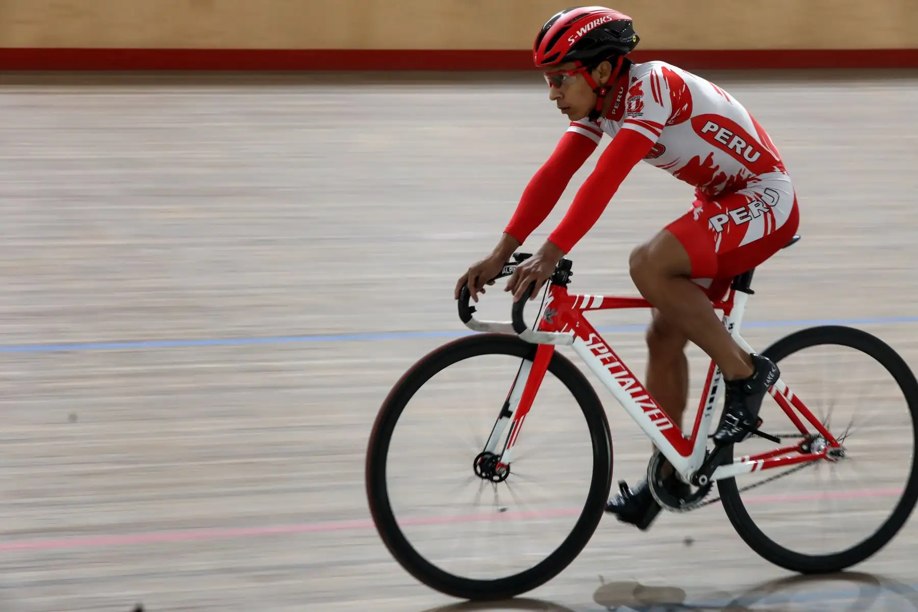 El moderno velódromo, remodelado y techado para albergar los Juegos Lima 2019, ubicado en la Villa Deportiva Nacional (Videna), abrieron sus puertas hoy para recibir a entusiastas seleccionados de ciclismo quienes soñaban con regresar a esta sede cerrada a causa de la pandemia del covid-19.Foto:ANDINA/Legado