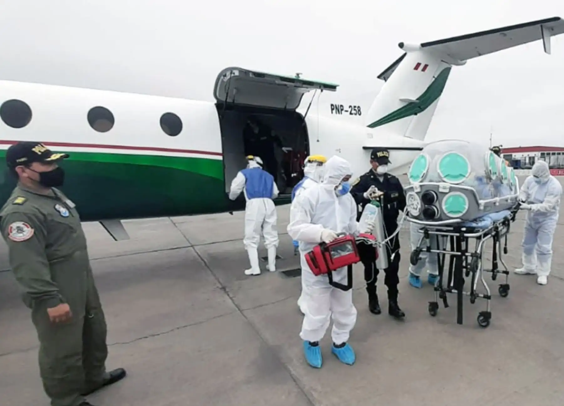 Policía Nacional estrena cápsula de aislamiento donado por Estados Unidos para el traslado de pacientes covid-19. ANDINA/Difusión