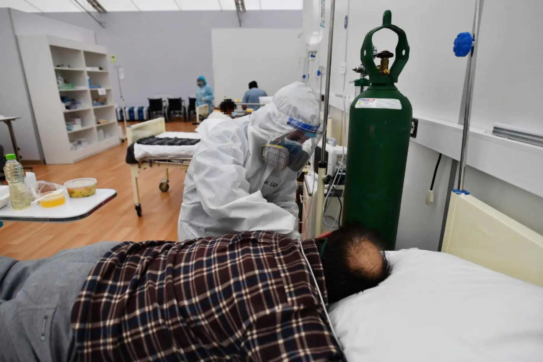 Brigada médica recorren atendiendo a  pacientes covid-19 en la Villa EsSalud Cerro Juli de la ciudad de Arequipa.
Foto: Cortesía Diego Ramos Lupo