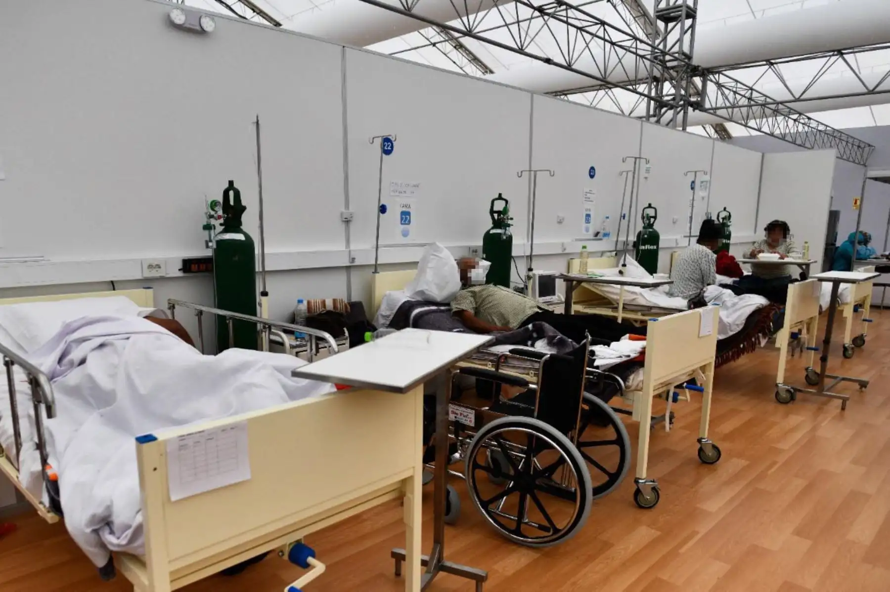 Diariamente la brigada médica conformada por cuarenta profesionales de la salud recorren atendiendo a  pacientes covid-19 en la Villa EsSalud Cerro Juli de la ciudad de Arequipa.
Foto: Cortesía Diego Ramos Lupo