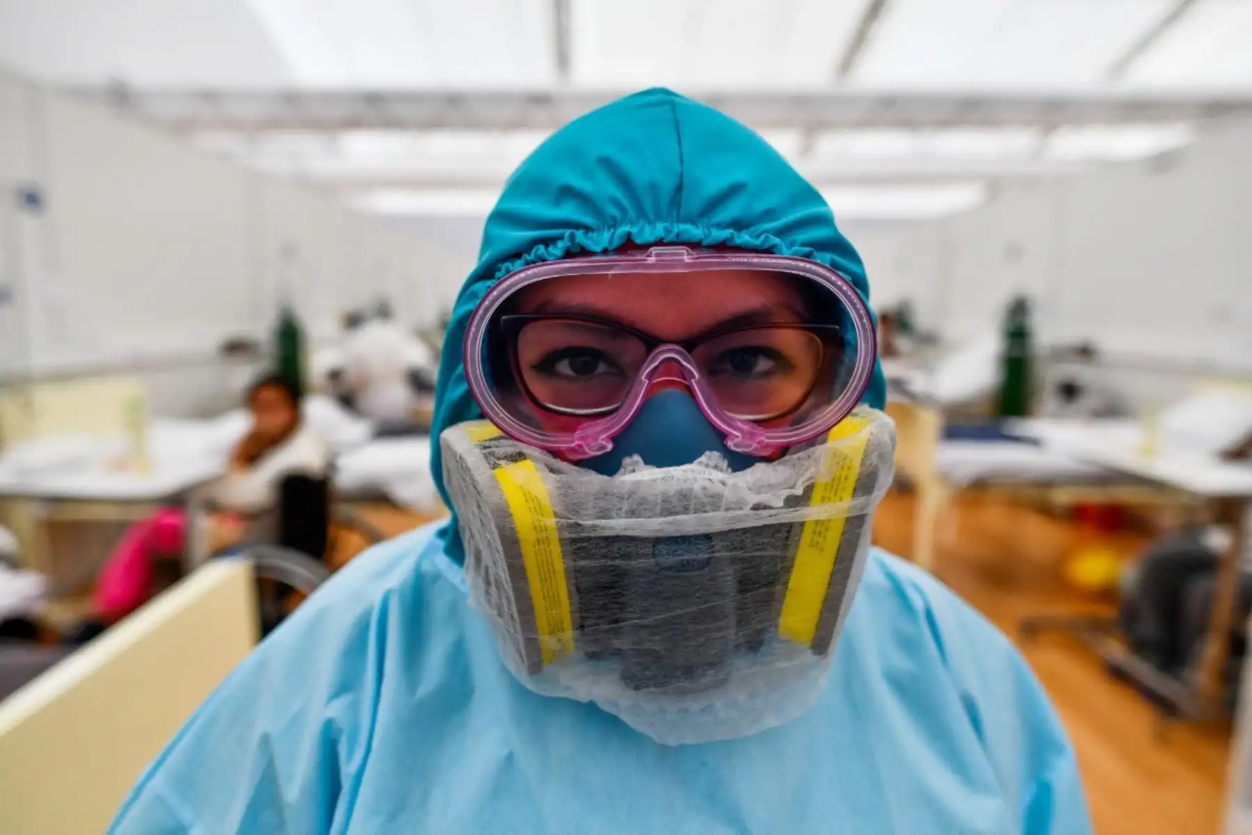 Diariamente la brigada médica conformada por cuarenta profesionales de la salud recorren atendiendo a  pacientes covid-19 en la Villa EsSalud Cerro Juli de la ciudad de Arequipa.
Foto: Cortesía Diego Ramos Lupo
