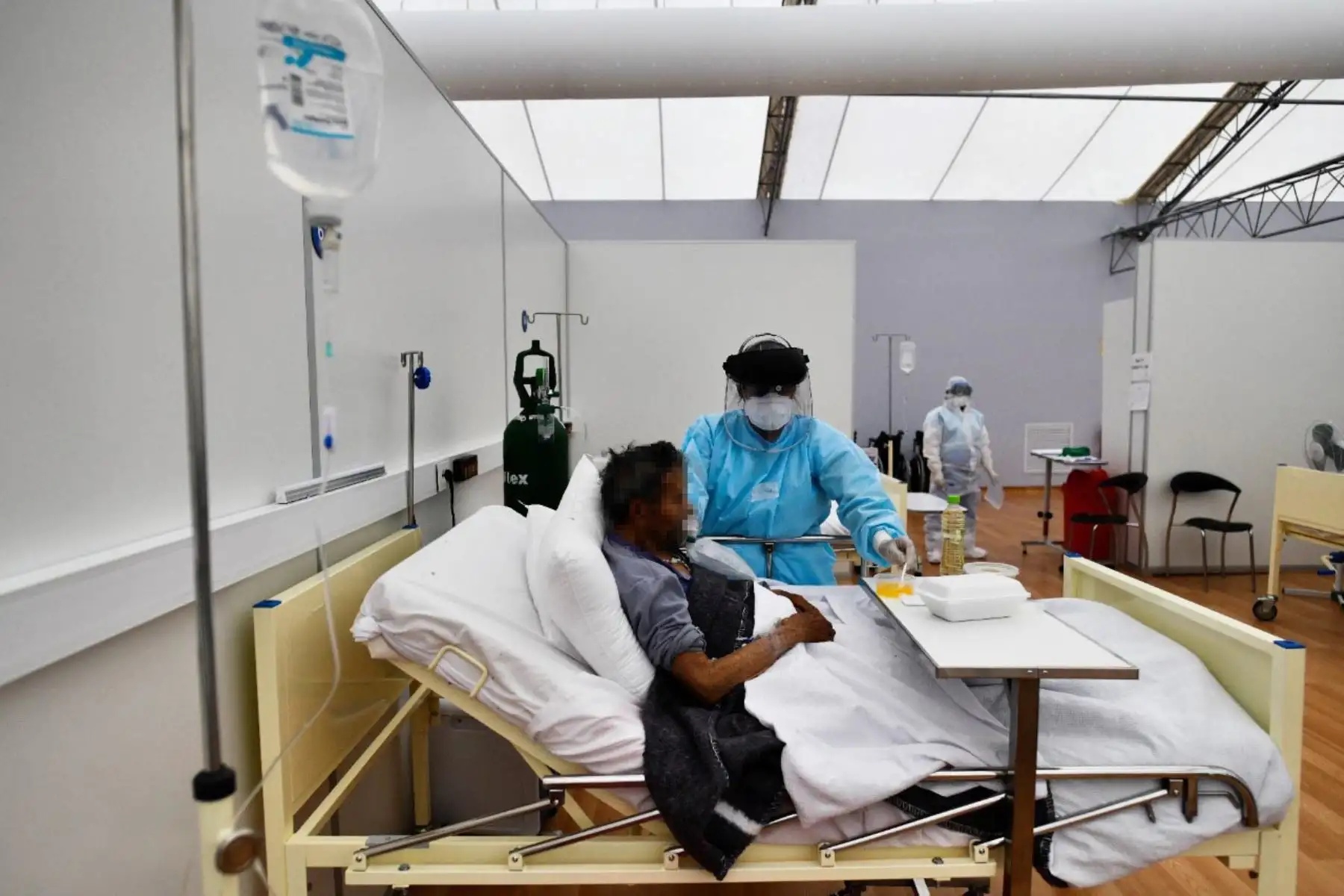 Diariamente la brigada médica conformada por cuarenta profesionales de la salud recorren atendiendo a  pacientes covid-19 en la Villa EsSalud Cerro Juli de la ciudad de Arequipa.
Foto: Cortesía Diego Ramos Lupo