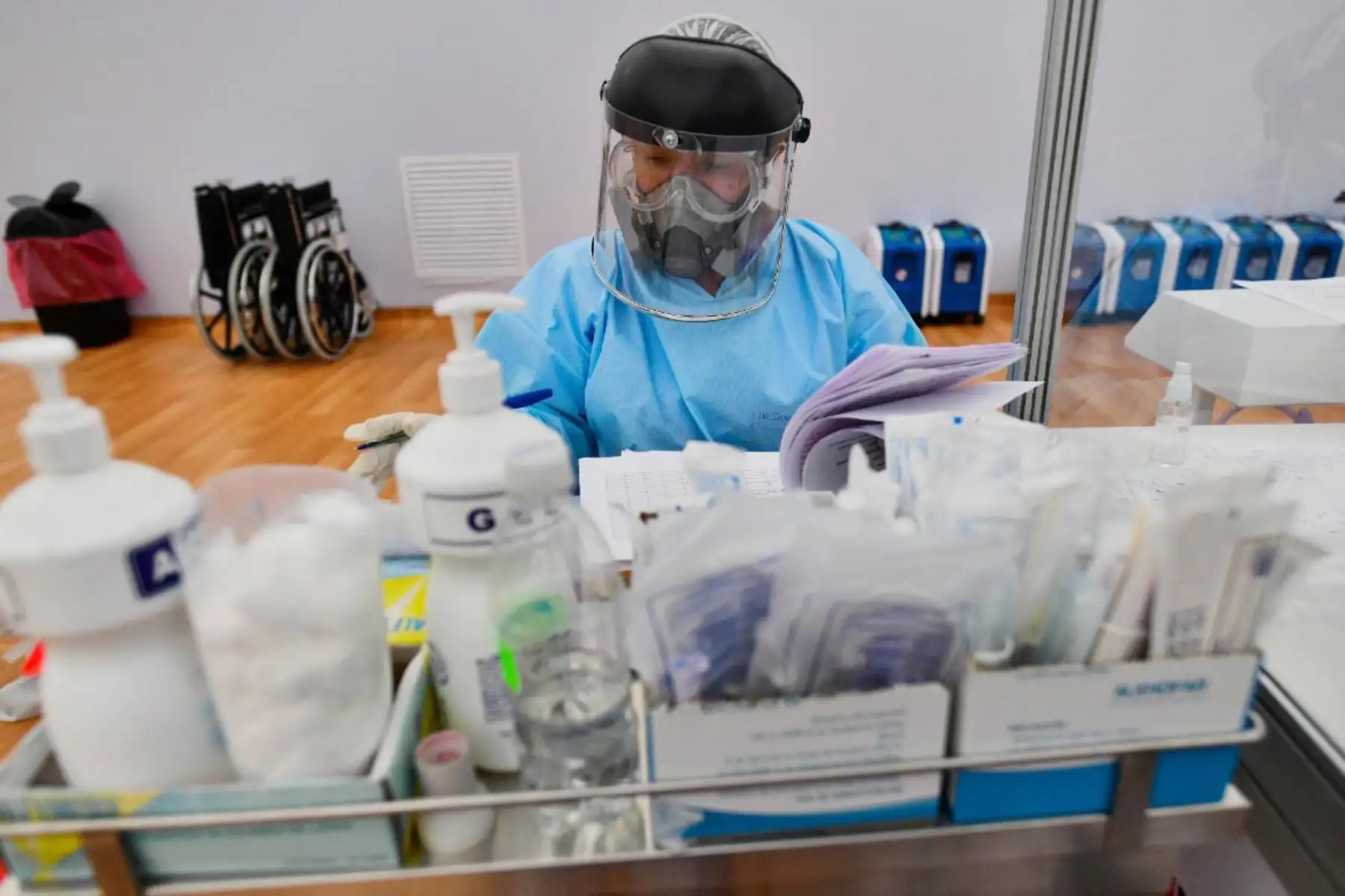 Diariamente la brigada médica conformada por cuarenta profesionales de la salud recorren atendiendo a  pacientes covid-19 en la Villa EsSalud Cerro Juli de la ciudad de Arequipa.
Foto: Cortesía Diego Ramos Lupo