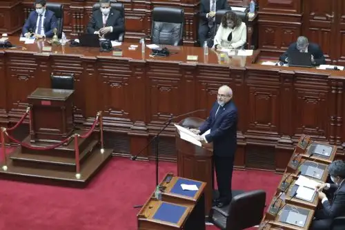 El jefe del Gabinete Ministerial, Pedro Cateriano Bellido, inicio su exposición en el pleno del Congreso, ante el cual debe presentar la política general del Gobierno y solicitar el voto de confianza. Foto: Congreso