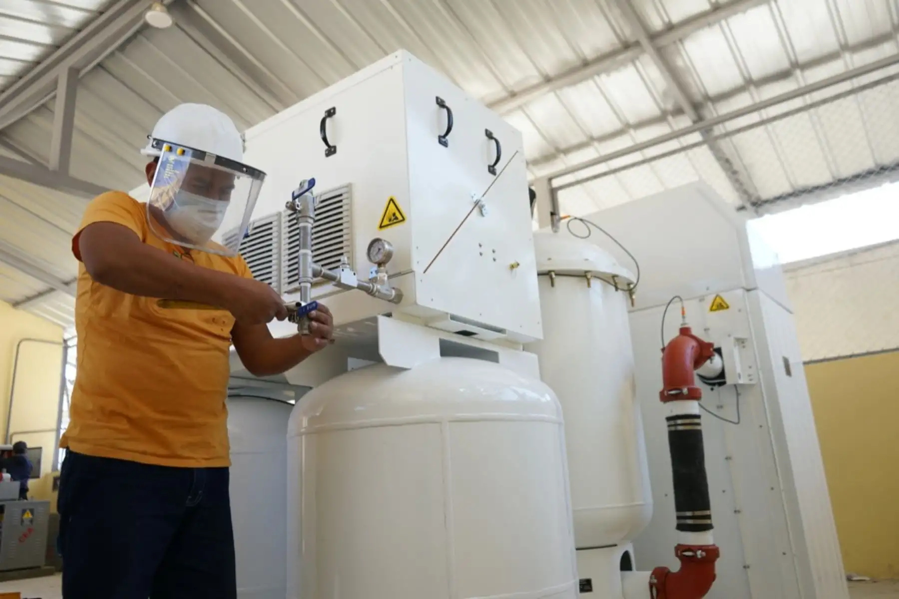 Planta donada por Newmont Yanacocha producirá 30 metros cúbicos de oxígeno medicinal por hora para pacientes covid-19 en Cajamarca.ANDINA/Difusión