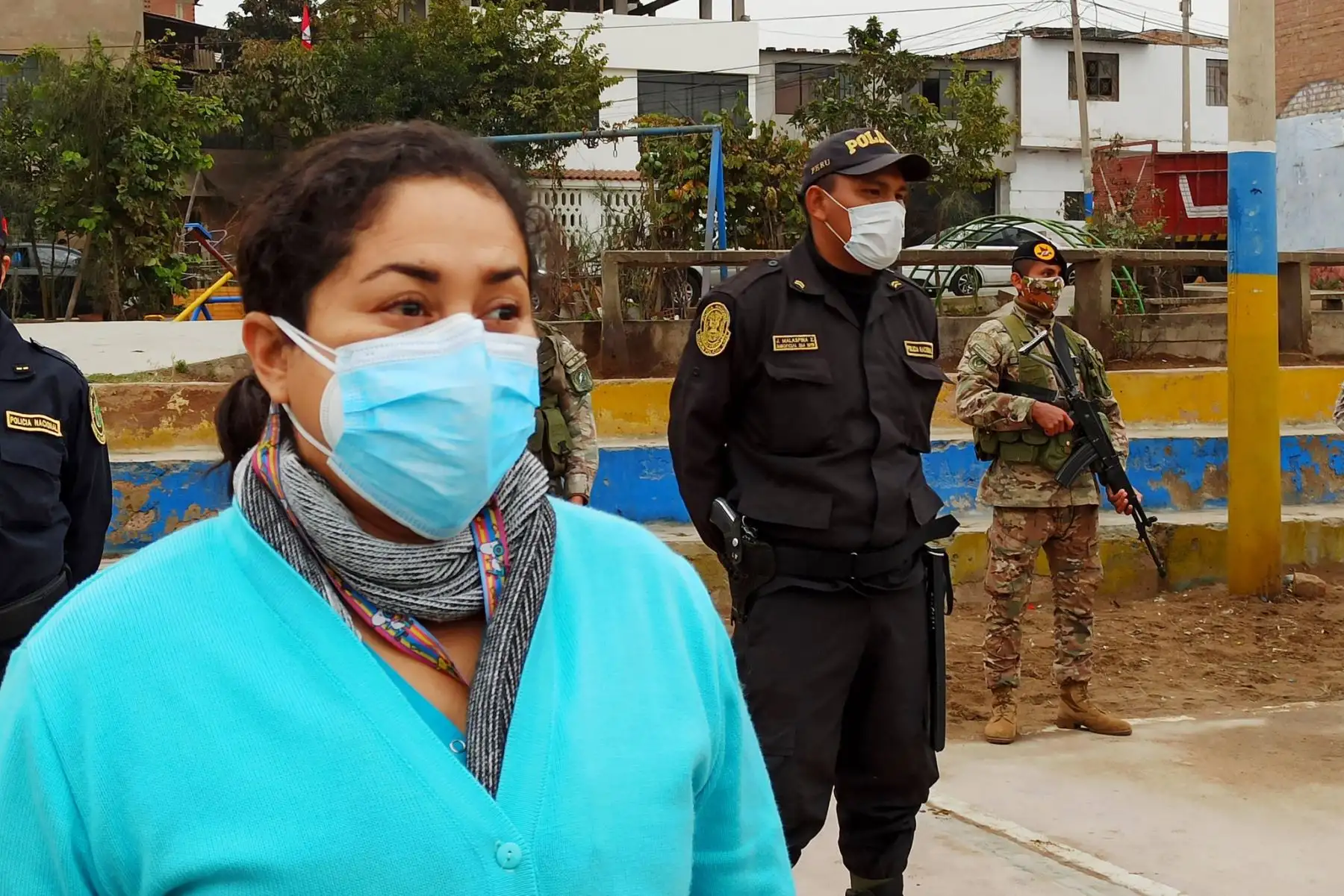 Esta mañana se dio inicio a la tercera “Operación Tayta” en Villa El Salvador. Los 15 equipos de respuesta rápida de DIRIS Lima Sur visitarán 220 personas vulnerables a fin de realizar evaluación médica y prueba de covid-19. Foto: @DIRISLimaSur