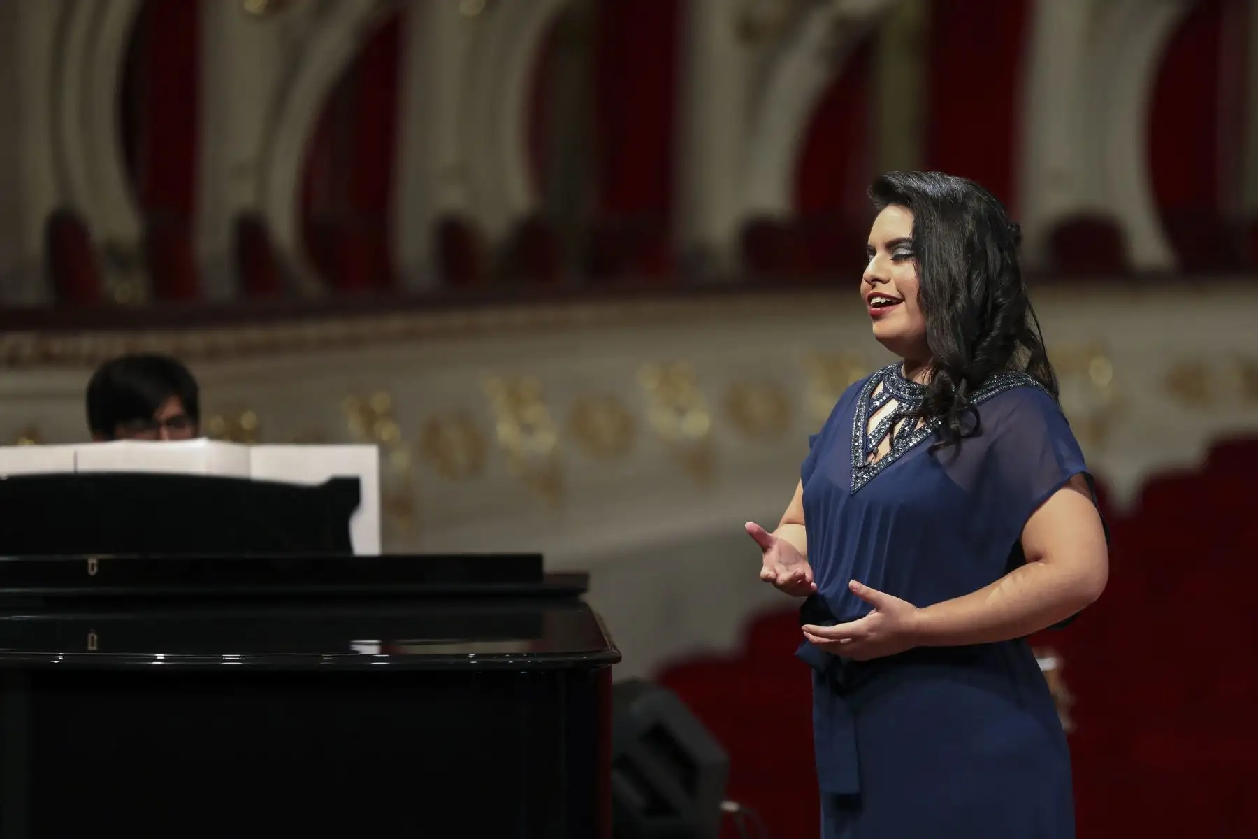 La soprano Sara Sedano participó en la ceremonia de conmemoración por  los 100 años del Teatro Municipal.Foto.ANDINA/MLM