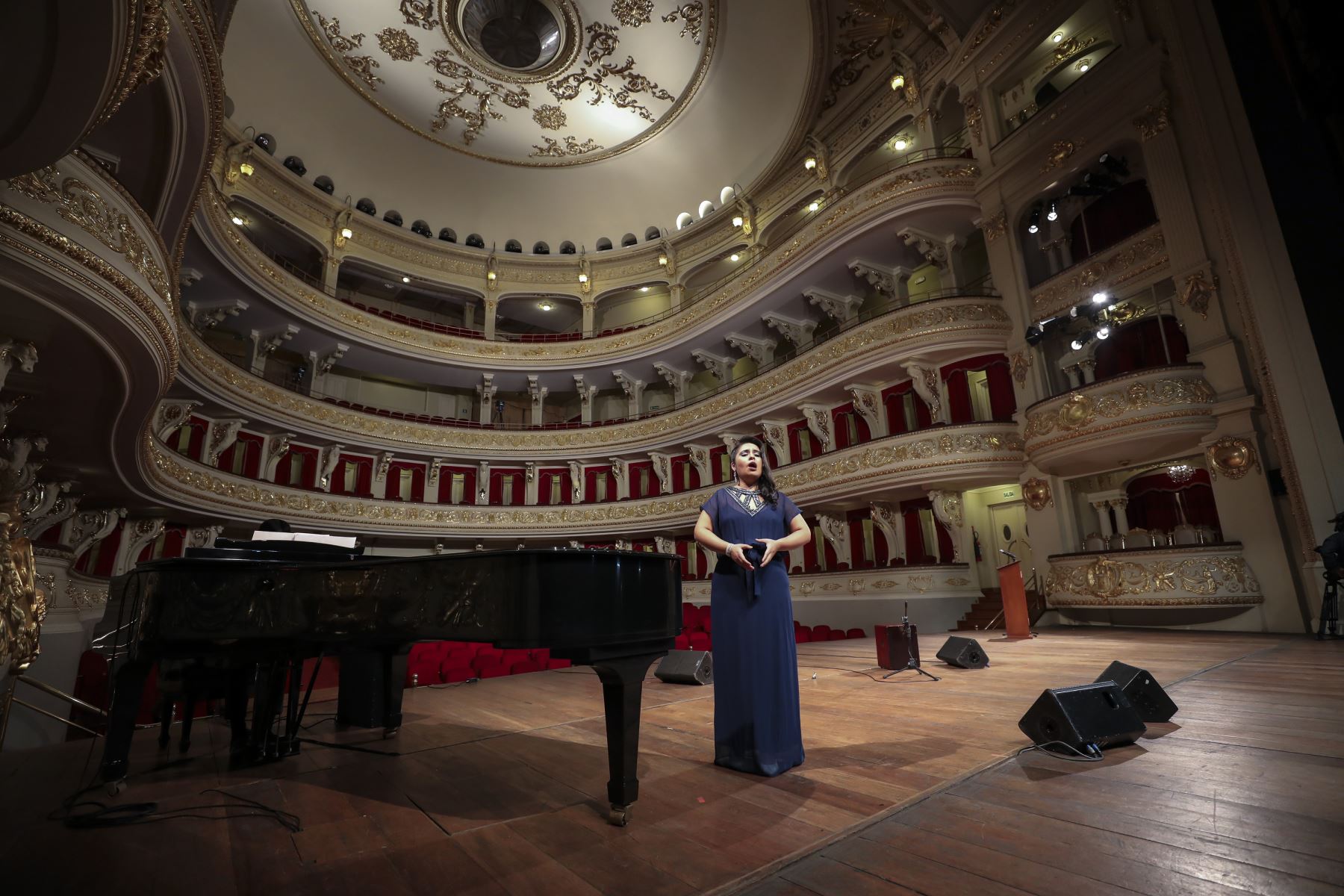 La soprano Sara Sedano participó en la ceremonia de conmemoración por  los 100 años del Teatro Municipal.Foto.ANDINA/MLM