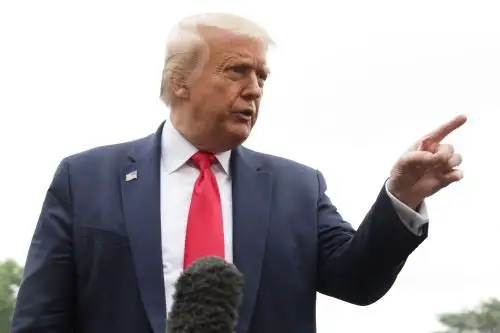 "Parecen un terrible ataque", dijo Trump a los periodistas en la Casa Blanca, en alusión a los dos enormes explosiones que sacudieron el puerto de Beirut. Foto: AFP