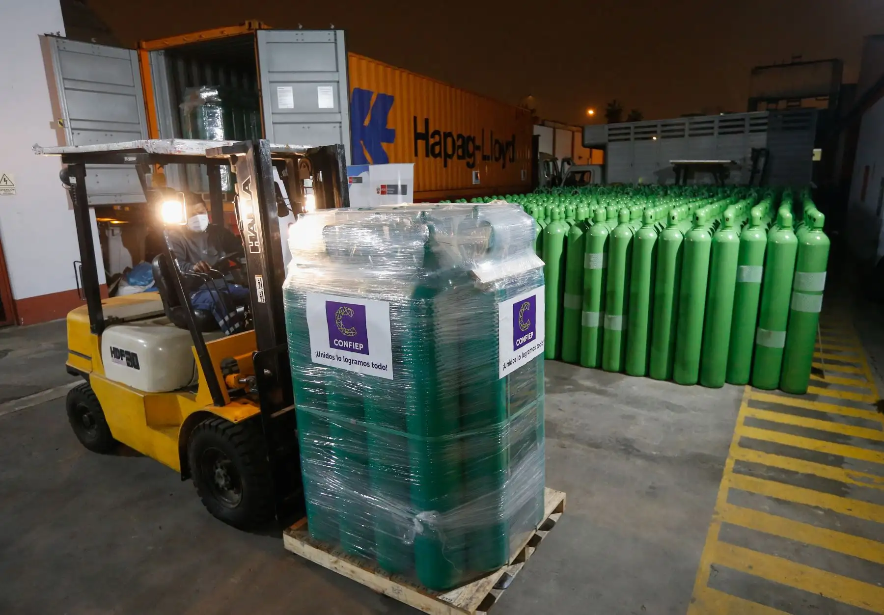 El Ministerio de Salud distribuye 880 cilindros de oxígeno donados por la Confiep a diecisiete regiones del país.Foto: ANDINA/Minsa