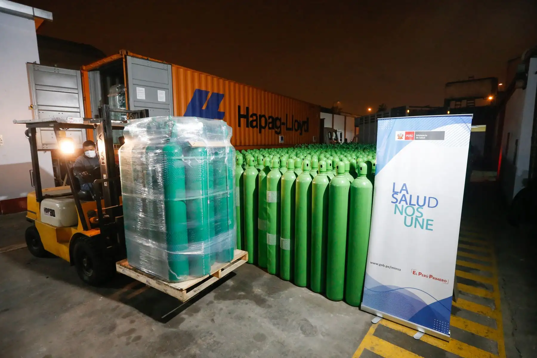 El Ministerio de Salud distribuye 880 cilindros de oxígeno donados por la Confiep a diecisiete regiones del país.Foto: ANDINA/Minsa