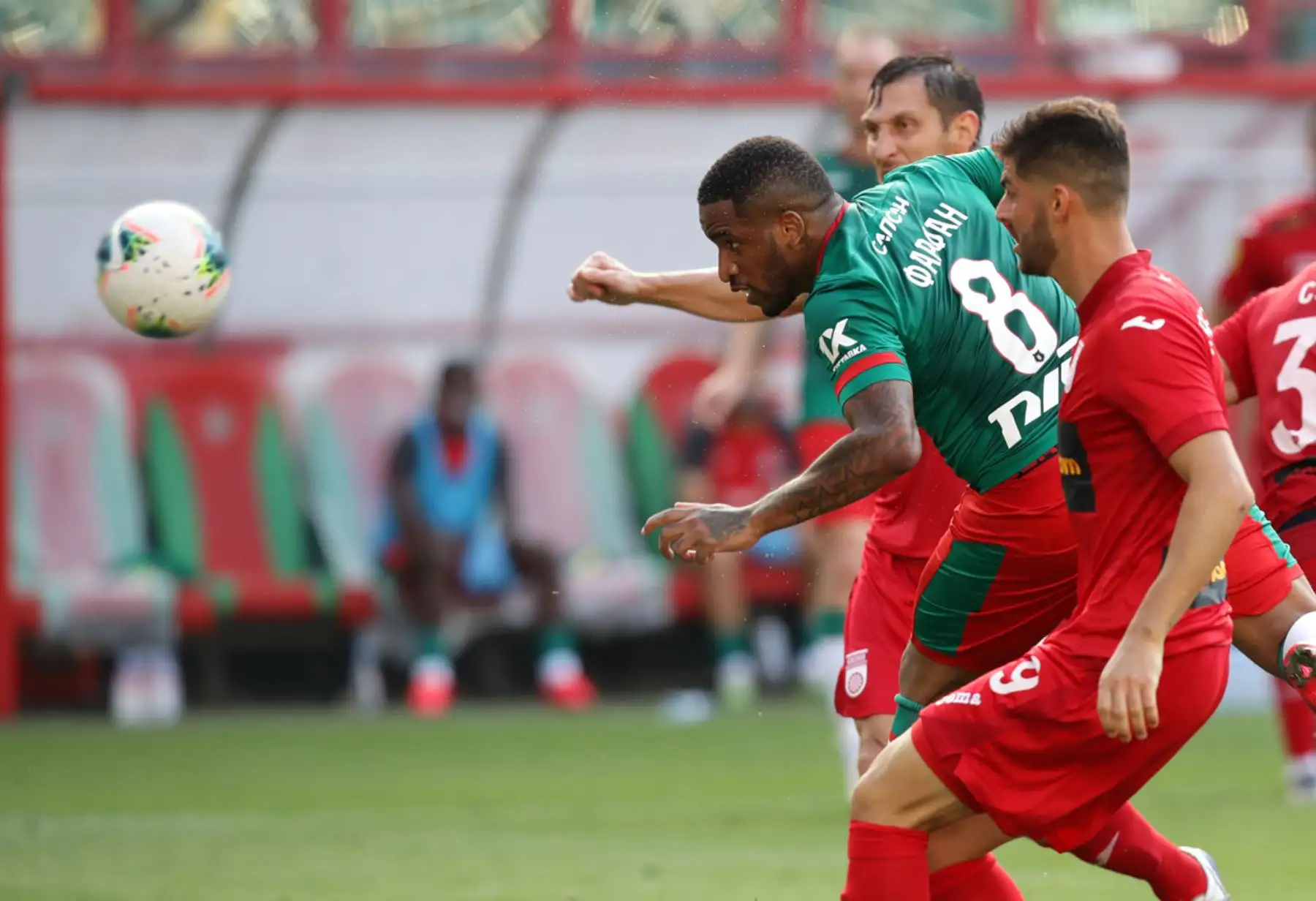 Jefferson Farfán deja el Lokomotiv de Rusia El peruano terminó su contrato y no renovó con el cuadro de Moscú. Ganó 1 Liga y 2 Copas en su paso por el fútbol ruso, además de anotar 25 goles. Foto: Twitter/ Lokomotiv