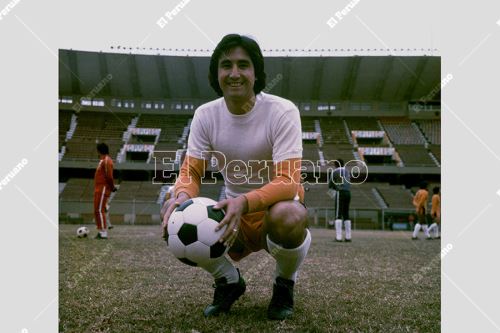 Percy "El Trucha" Rojas, histórico goleador de Universitario y la selección peruana, cumple 75 años