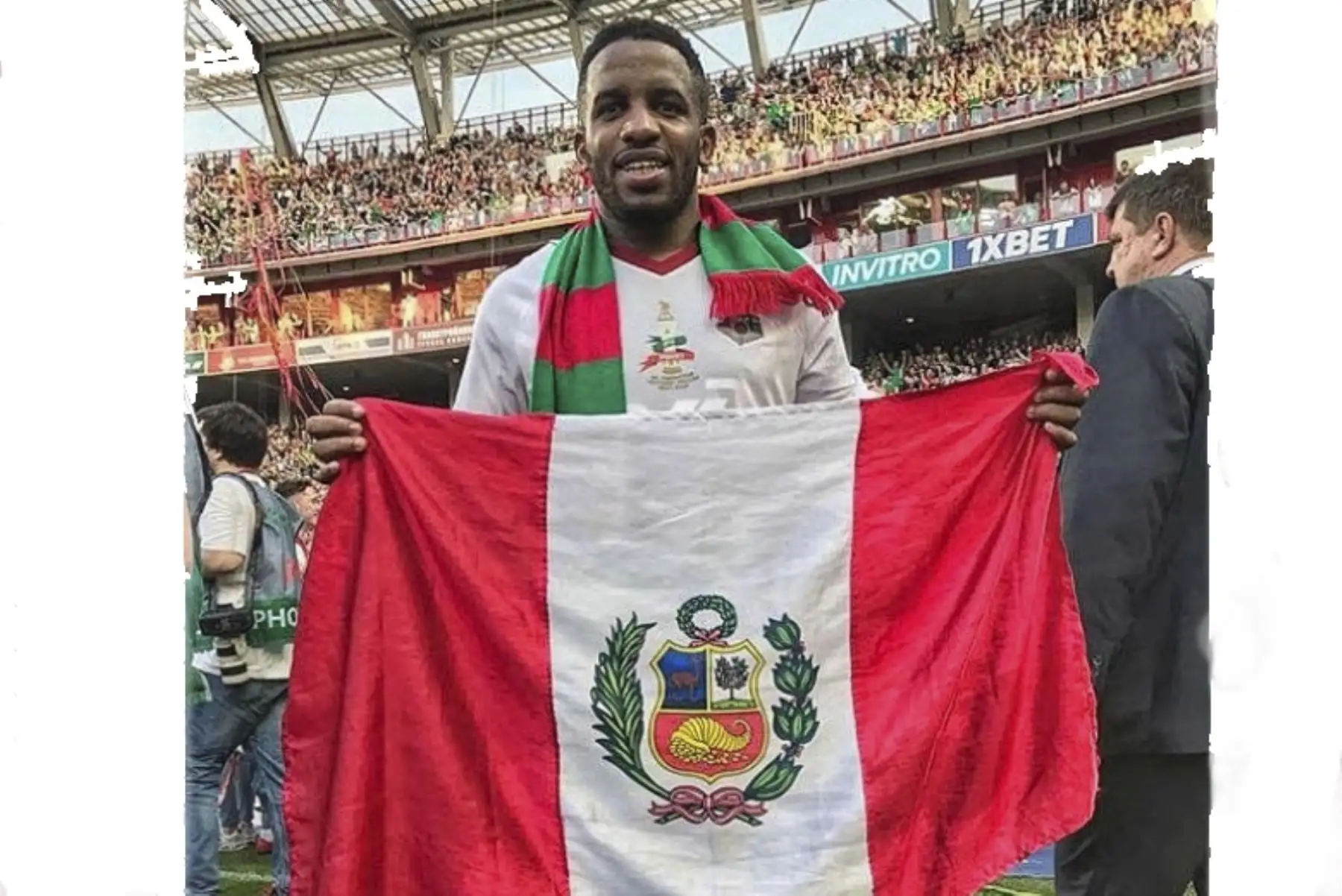 Jefferson Farfán deja el Lokomotiv, tras 3 temporadas, el delantero peruano fue clave en los tres últimos títulos conseguidos de la locomotora. Foto:Twitter Lokomotiv