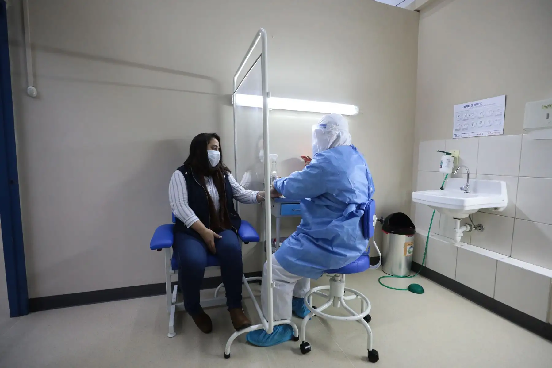 Serán en total cuatro centros exclusivos los que se inaugurarán para reforzar la lucha contra el cáncer.  Foto: ANDINA/Essalud