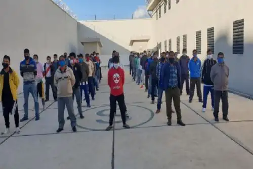 La primera alta médica se realizó en la víspera en una ceremonia significativa que contó con la presencia del director del penal, Edwin Ortiz Marreros