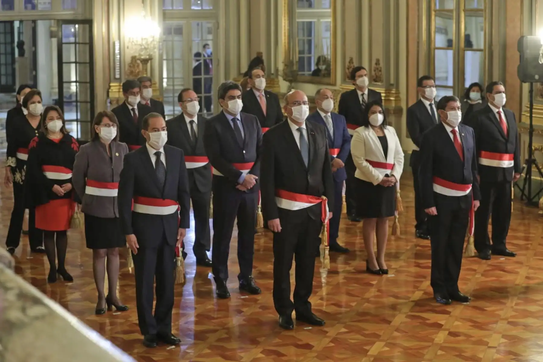 Walter Martos juró como presidente del Consejo de Ministros, en una ceremonia encabezada por el jefe del Estado, Martín Vizcarra, en Palacio de Gobierno. 

Foto: ANDINA/ Prensa Presidencia