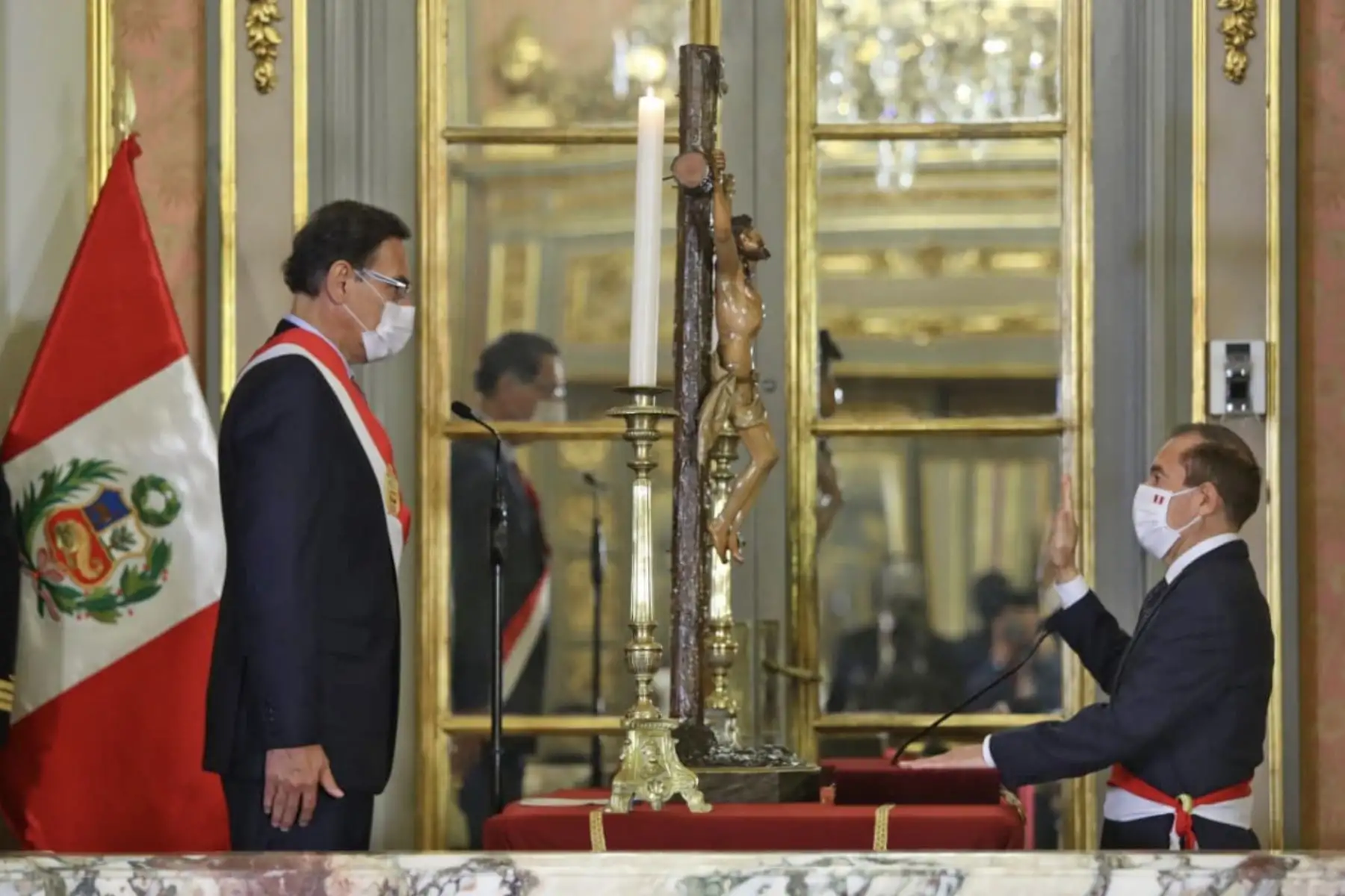 Walter Martos juró como presidente del Consejo de Ministros, en una ceremonia encabezada por el jefe del Estado, Martín Vizcarra, en Palacio de Gobierno. 

Foto: ANDINA/ Prensa Presidencia