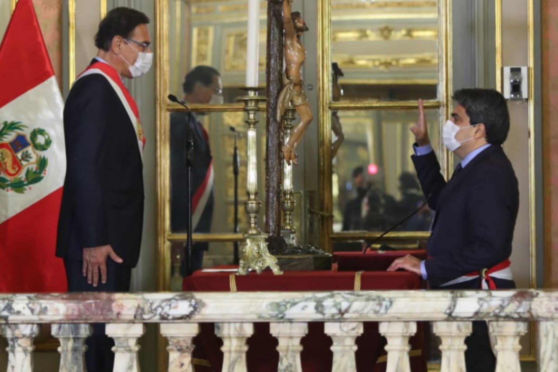 El presidente de la República, Martín Vizcarra, toma juramento a Martín Benavides como ministro de Educación.

Foto: ANDINA/ Prensa Presidencia