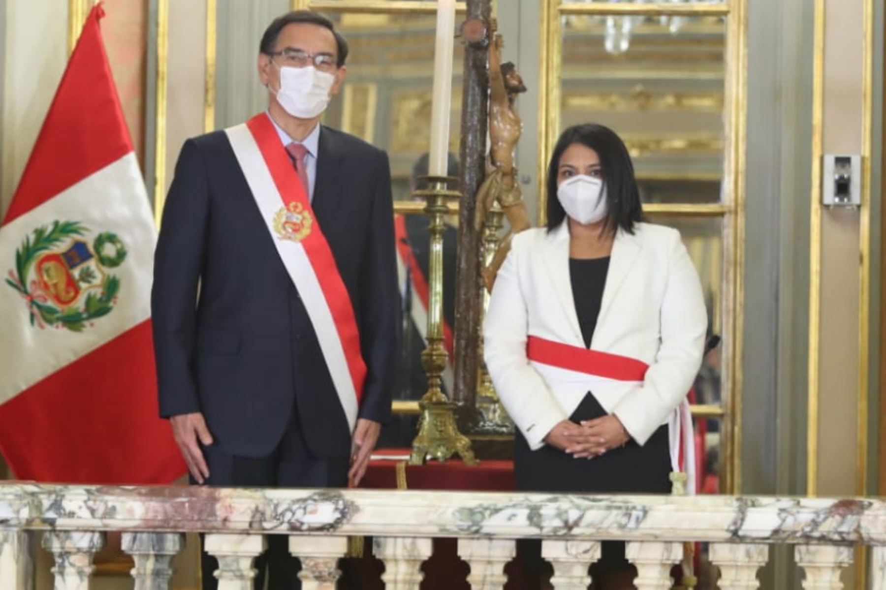 El presidente de la República, Martín Vizcarra, toma juramento a Ana Neyra como ministra de Justicia.

Foto: ANDINA/ Prensa Presidencia