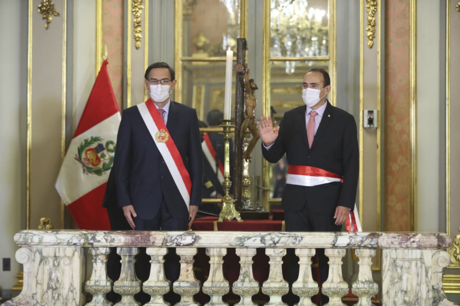 El presidente de la República, Martín Vizcarra, toma juramento a Carlos Estremadoyro Mory como ministro de transportes y comunicaciones. Foto: ANDINA/ Prensa Presidencia