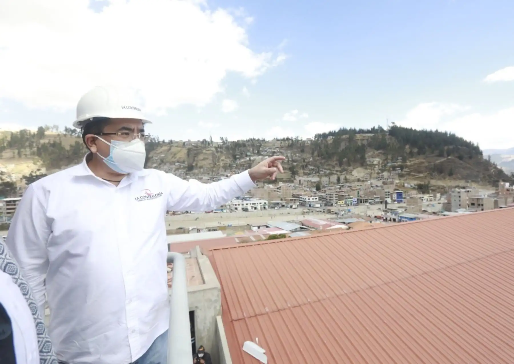 Contralor Nelson Shack encabeza jornada de supervisión de obras que se ejecutan en la región Ucayali.