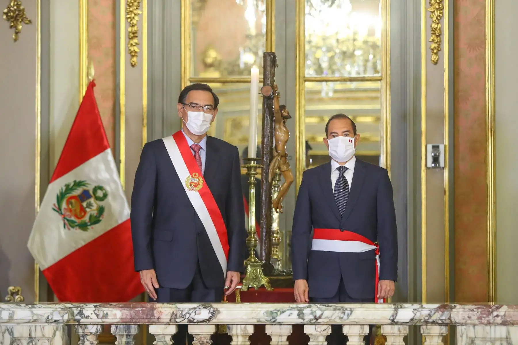 Walter Martos juró como presidente del Consejo de Ministros, en una ceremonia encabezada por el jefe del Estado, Martín Vizcarra, en Palacio de Gobierno. 

Foto: ANDINA/ Prensa Presidencia