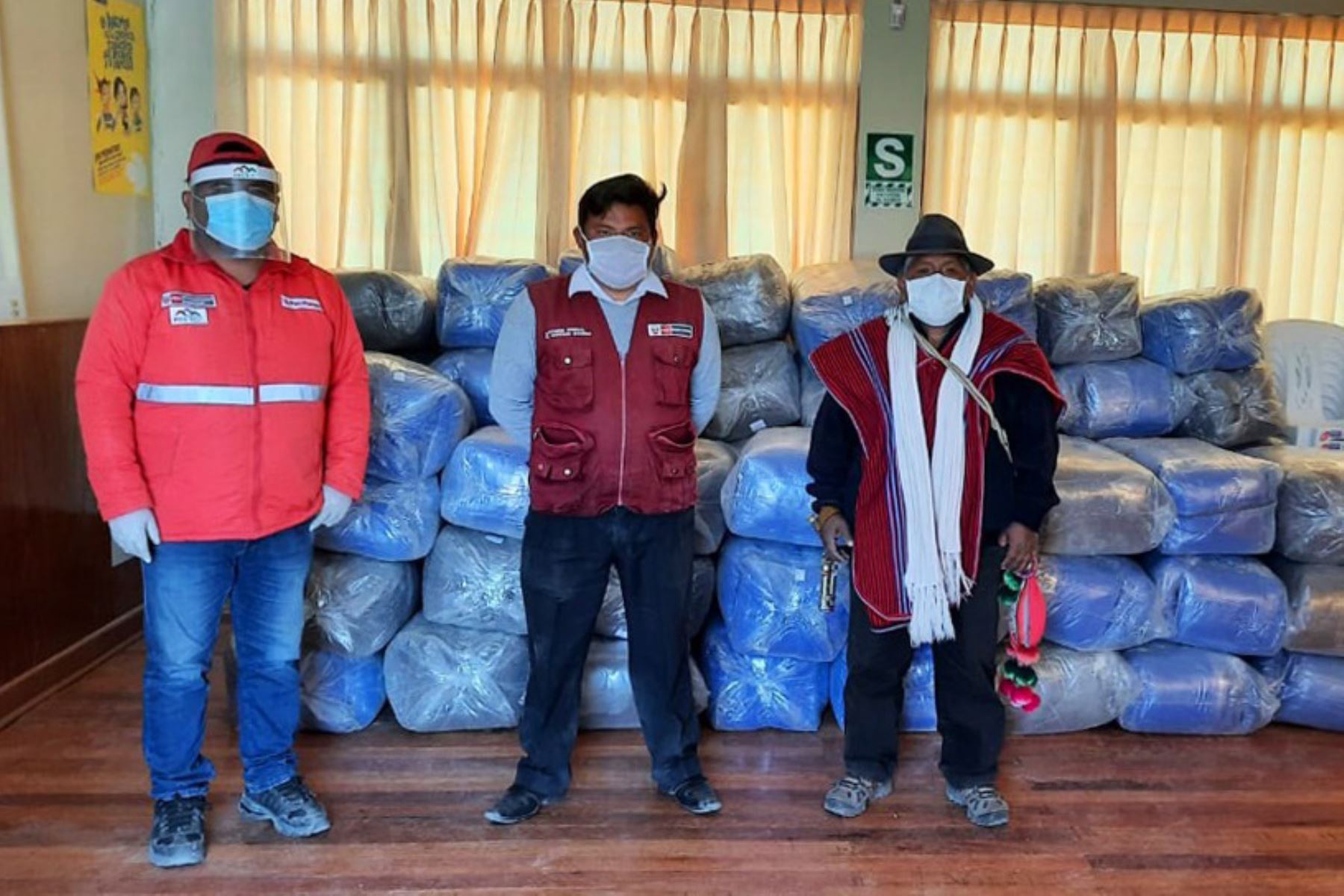 En diez tambos de la región de Puno se almacenan kits de abrigo para la población más vulnerable a las bajas temperaturas. Foto: ANDINA/Difusión