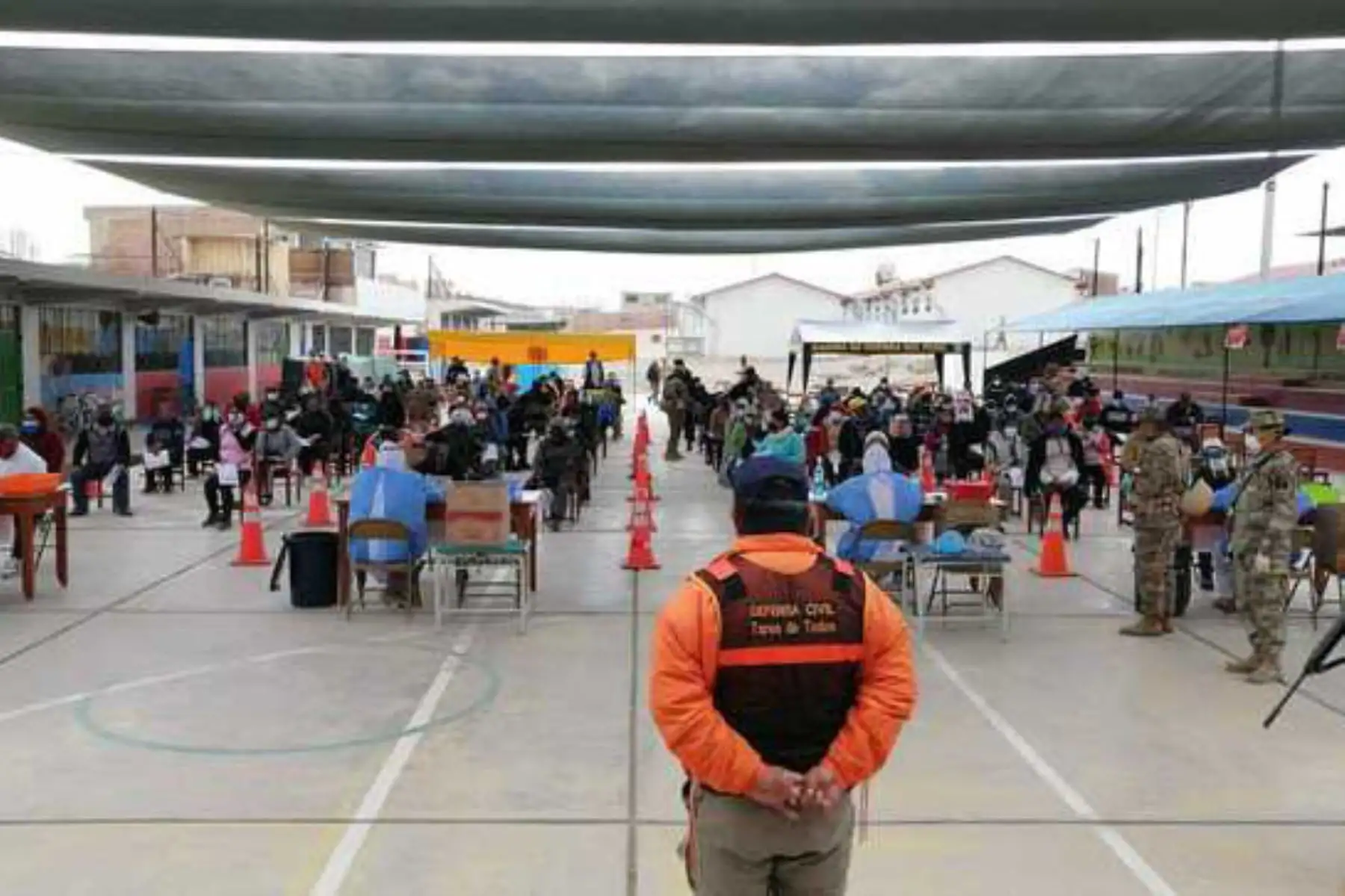 Familias de las provincias moqueguanas de Mariscal Nieto, Ilo y General Sánchez Cerro recibieron ayuda alimentaria. Foto: Indeci