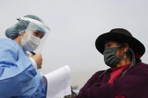 Especialistas del Seguro Social afirman que es importante que tomen al menos un vaso de agua en el desayuno, almuerzo y cena. Foto: ANDINA/Renato Pajuelo