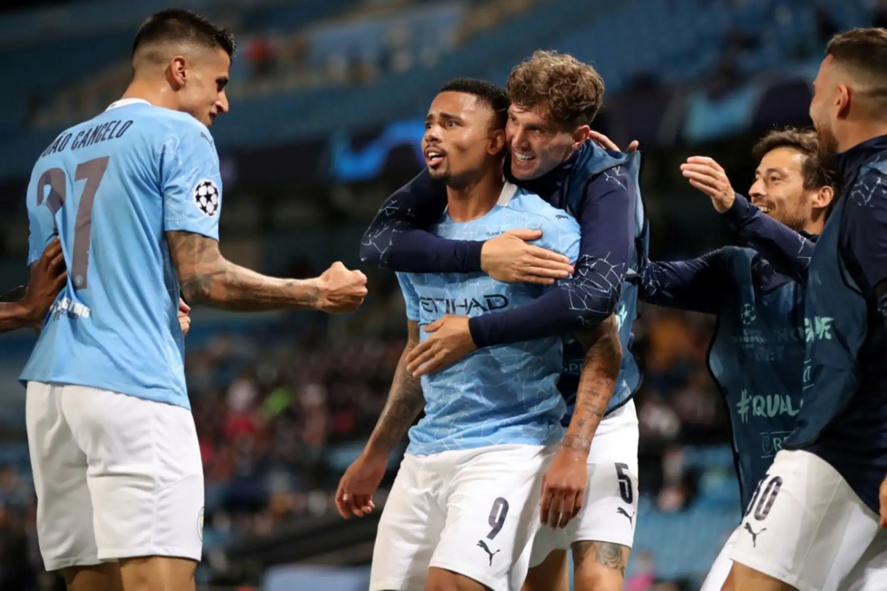 El delantero brasileño del Manchester City Gabriel Jesus celebra anotar el segundo gol de su equipo durante la ronda de la Liga de Campeones de la UEFA .Foto:AFP