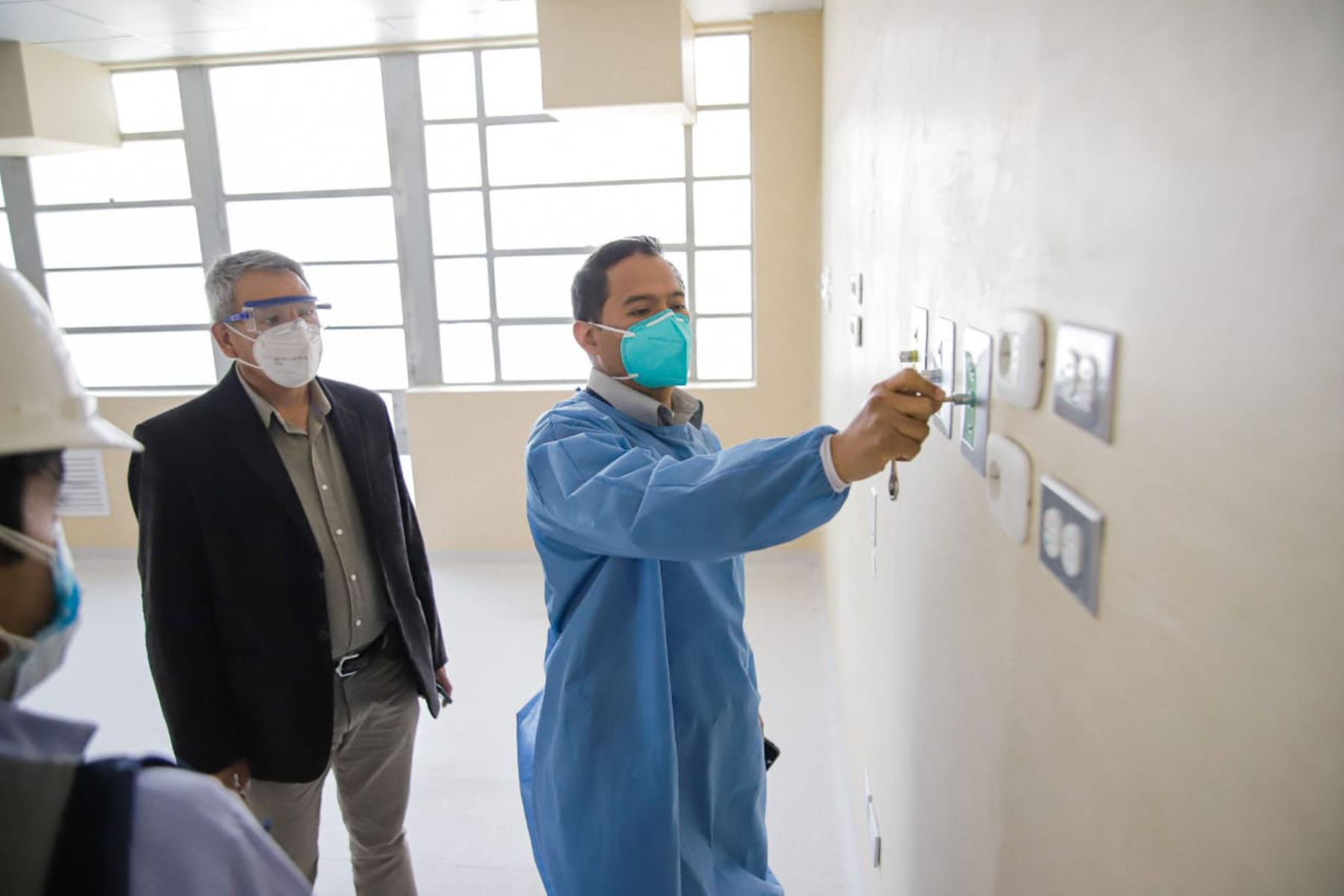 El hospital covid-19 de Arequipa ampliará la atención de pacientes contagiados con la instalación de nuevas camas que hoy fueron entregadas. Foto: ANDINA/Difusión