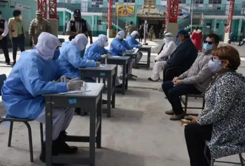 Con la finalidad de brindar protección a la población más vulnerable al covid-19, a través de tamizajes y diagnóstico oportuno, la Marina de Guerra del Perú se desplegó hoy al puerto de Ilo para participar en la operación Tayta, iniciativa desarrollada por el Ejecutivo en estrecha coordinación con el Gobierno Regional de Moquegua y otras organizaciones provinciales. Foto: Marina de Guerra del Perú