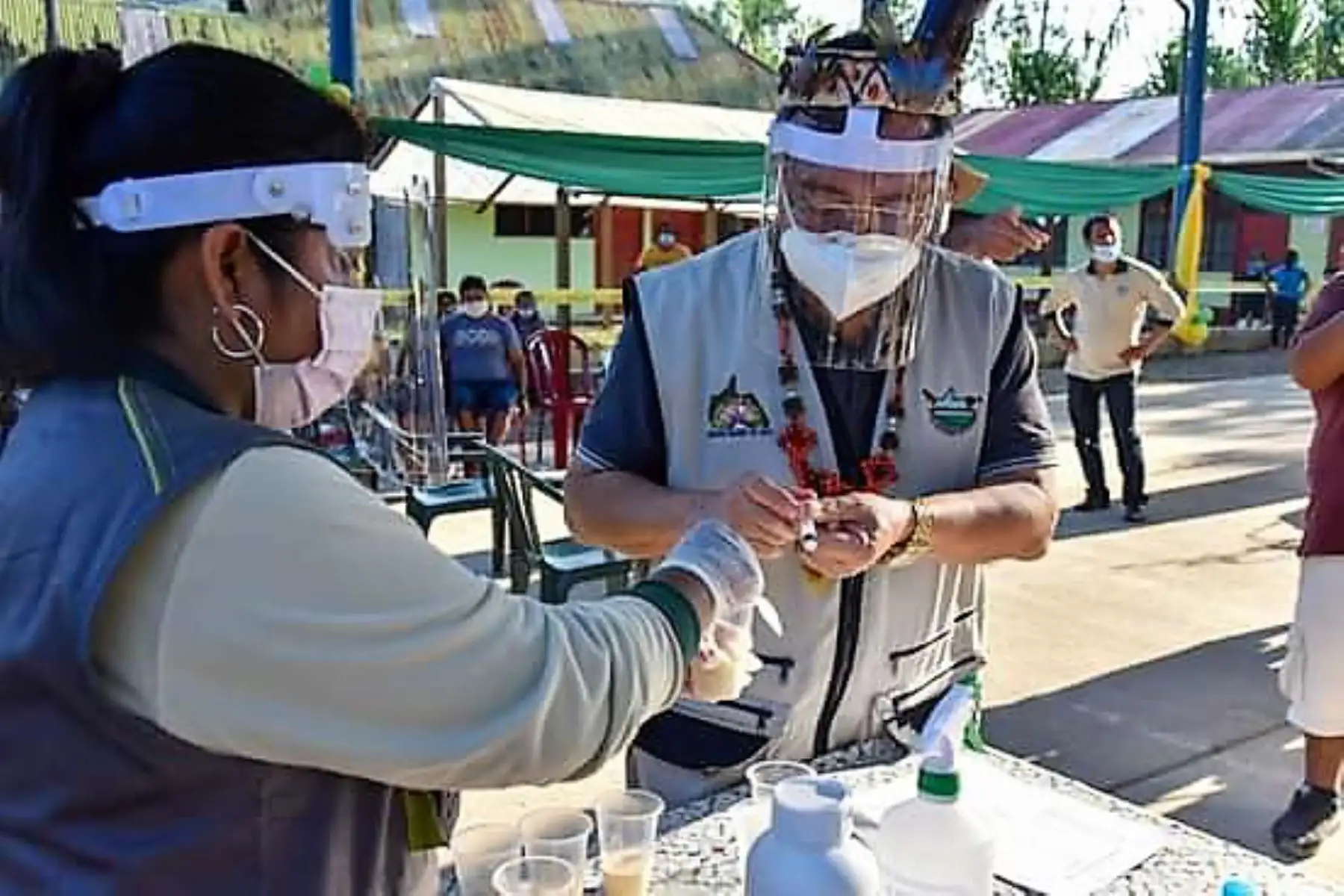 Brigada de salud del gobierno regional de Madre de Dios lleva medicinas a comunidades nativas de la provincia de Manu. ANDINA/Difusión
