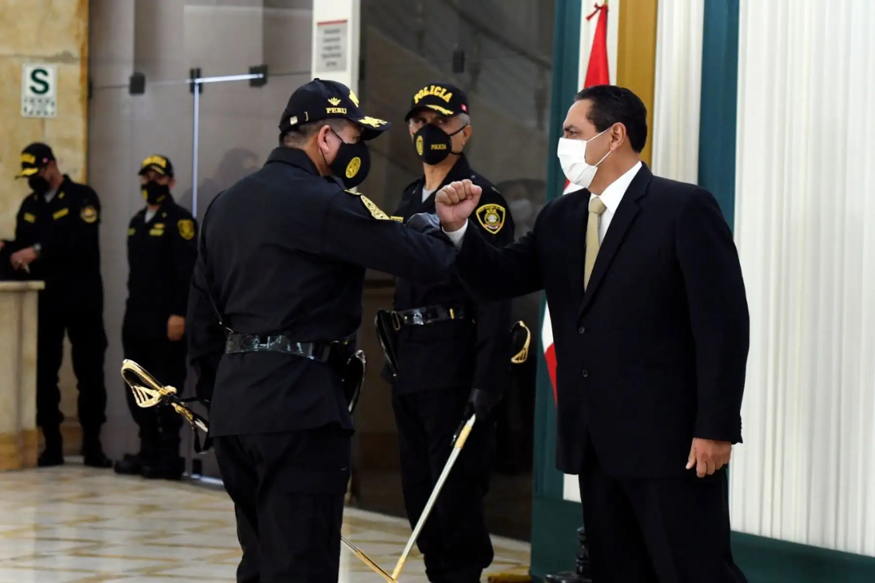 Ministro del Interior, Jorge Montoya, presidió el acto de reconocimiento al Alto Mando de la Policía Nacional del Perú.