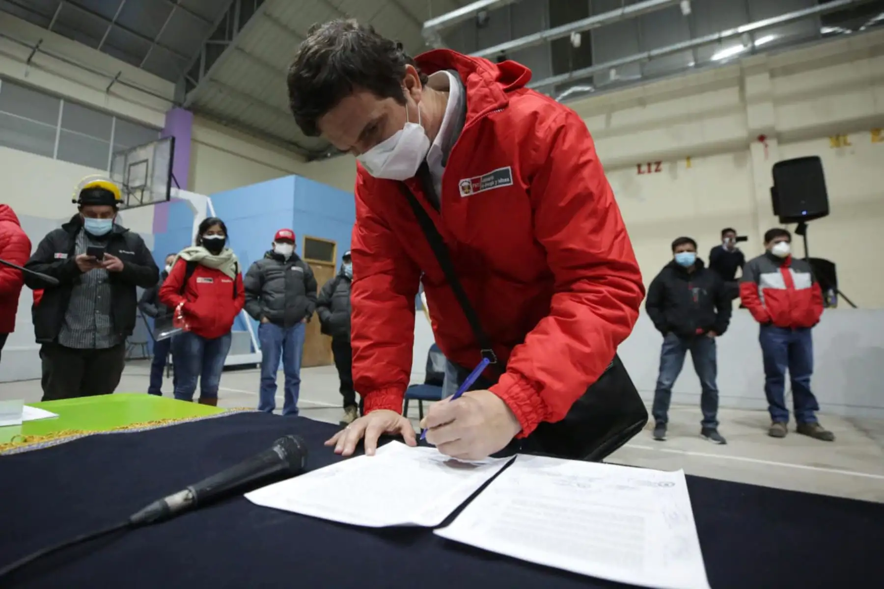 Comisión de Alto Nivel del Ejecutivo logró fomentar acuerdos entre la compañía minera Antapaccay y las autoridades locales de la provincia de Espinar y las organizaciones civiles, con la mediación de monseñor Pedro Bustamante, obispo de Sicuani.
Foto: PCM