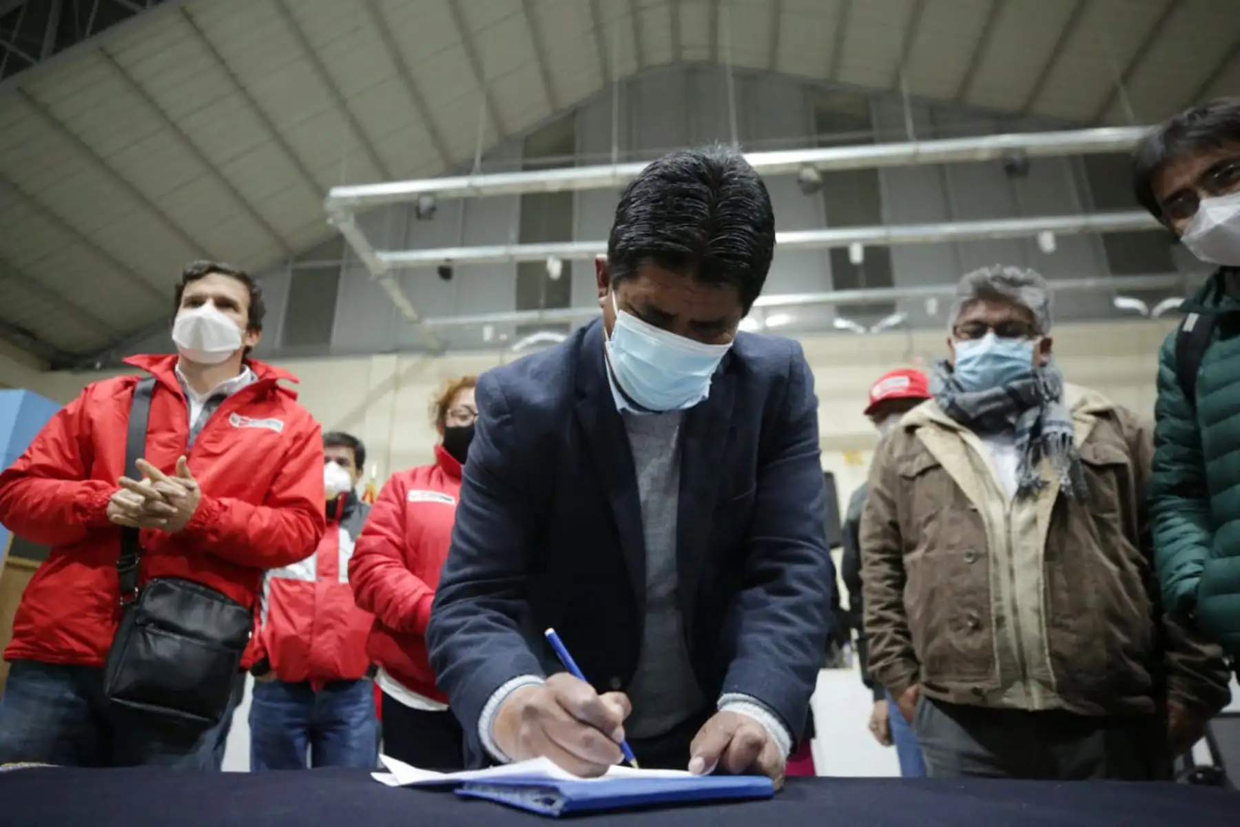 Comisión de Alto Nivel del Ejecutivo logró fomentar acuerdos entre la compañía minera Antapaccay y las autoridades locales de la provincia de Espinar y las organizaciones civiles, con la mediación de monseñor Pedro Bustamante, obispo de Sicuani.
Foto: PCM