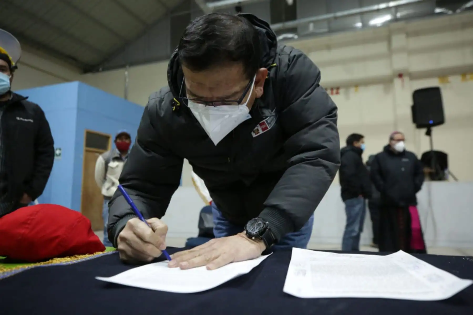 Comisión de Alto Nivel del Ejecutivo integrado por el ministro de Agricultura y Riego, Jorge Montenegro logró fomentar acuerdos entre la compañía minera Antapaccay y las autoridades locales de la provincia de Espinar y las organizaciones civiles, con la mediación de monseñor Pedro Bustamante, obispo de Sicuani.
Foto: PCM