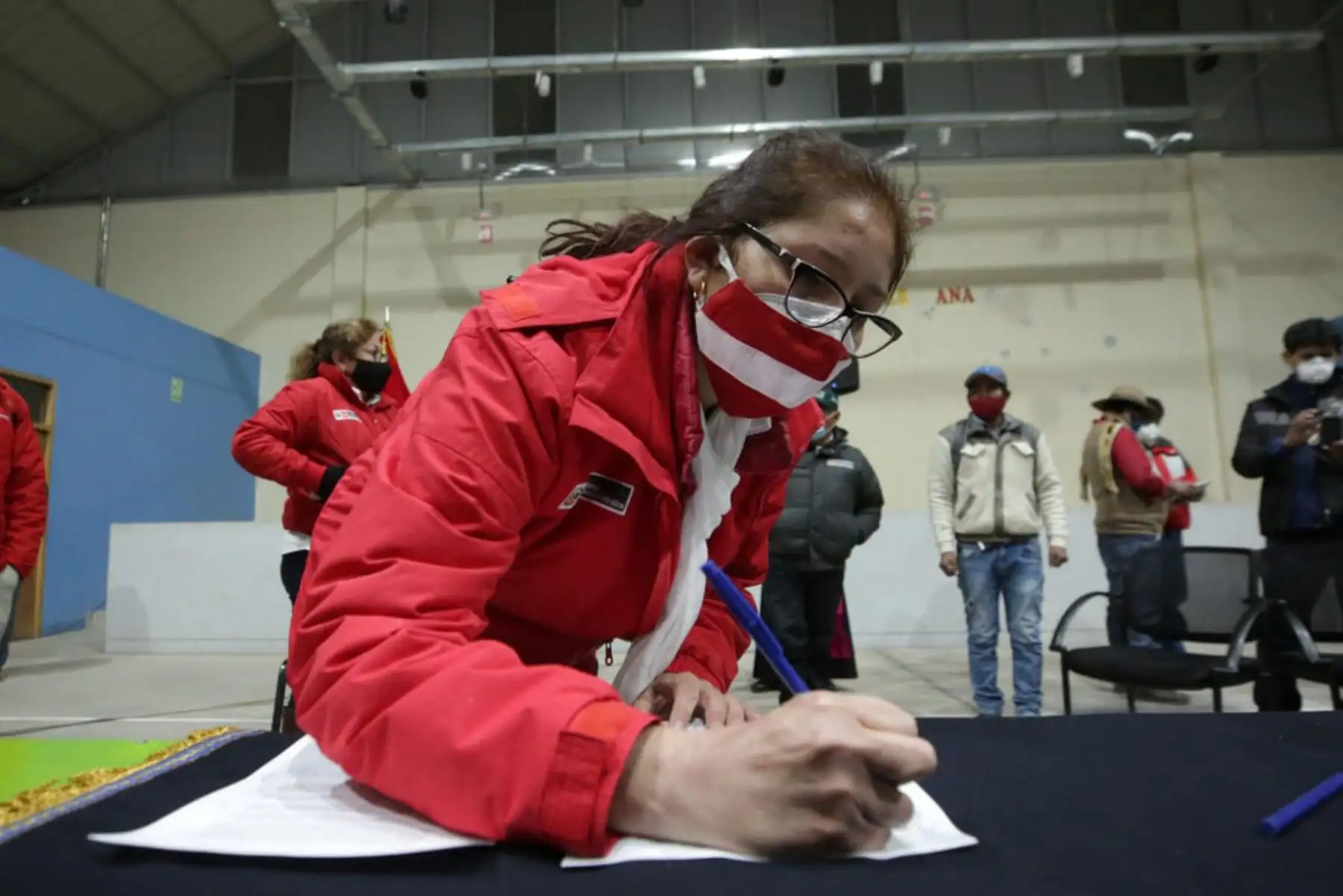 Comisión de Alto Nivel del Ejecutivo logró fomentar acuerdos entre la compañía minera Antapaccay y las autoridades locales de la provincia de Espinar y las organizaciones civiles, con la mediación de monseñor Pedro Bustamante, obispo de Sicuani.
Foto: PCM