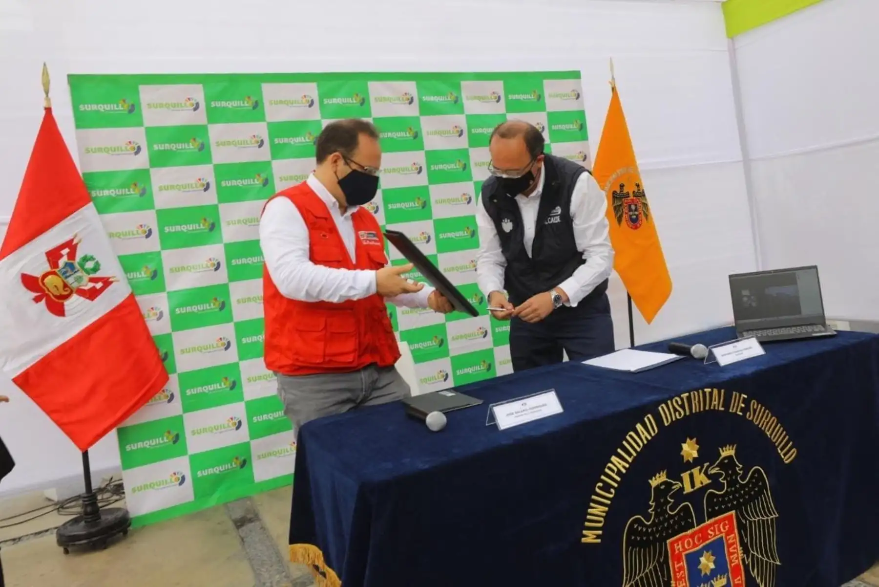 El ministro de la Producción, José Salardi, participa en la firma de convenio con la Municipalidad de Surquillo, a fin de realizar acciones conjuntas para la instalación de un mercado temporal en el distrito. Foto: ANDINA/Produce