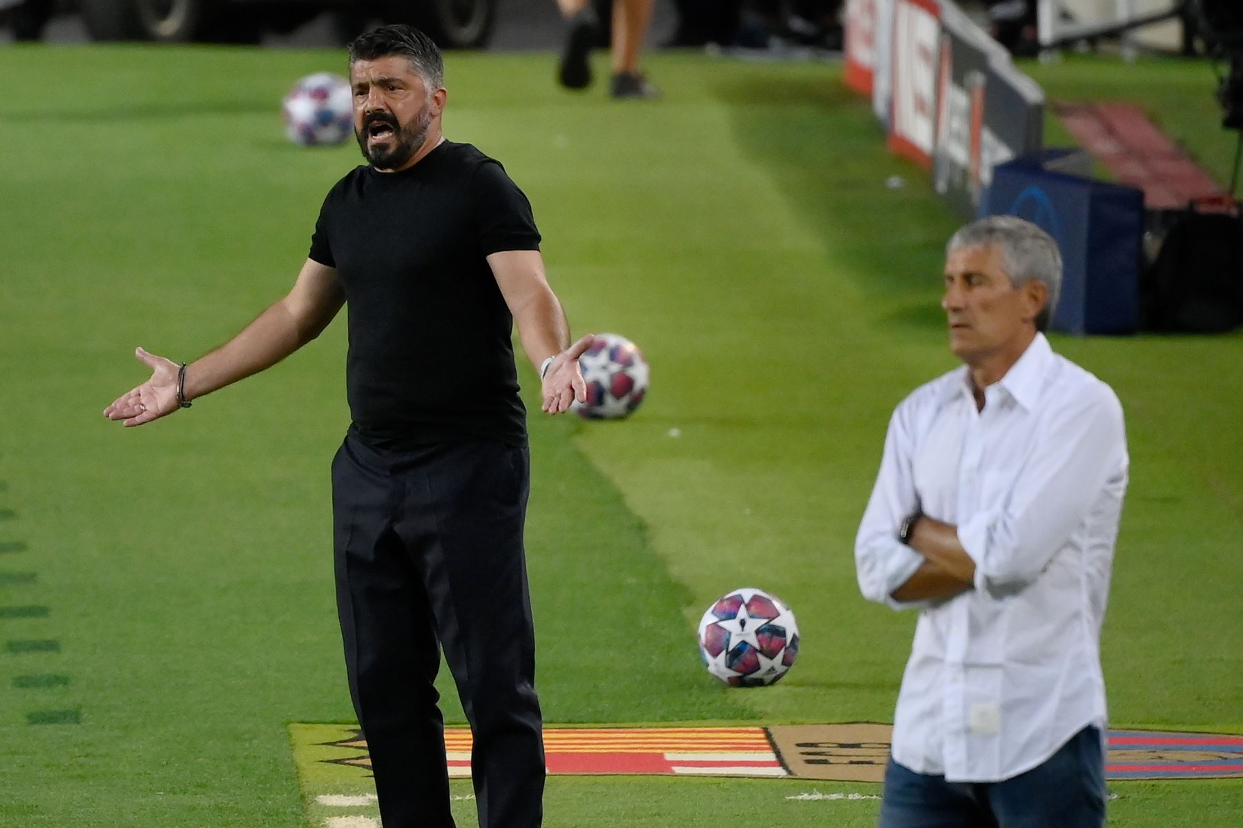 El entrenador italiano del Napoli, Gennaro Gattuso, reacciona durante la ronda de la Liga de Campeones de la UEFA, en el estadio Camp Nou. Foto: AFP