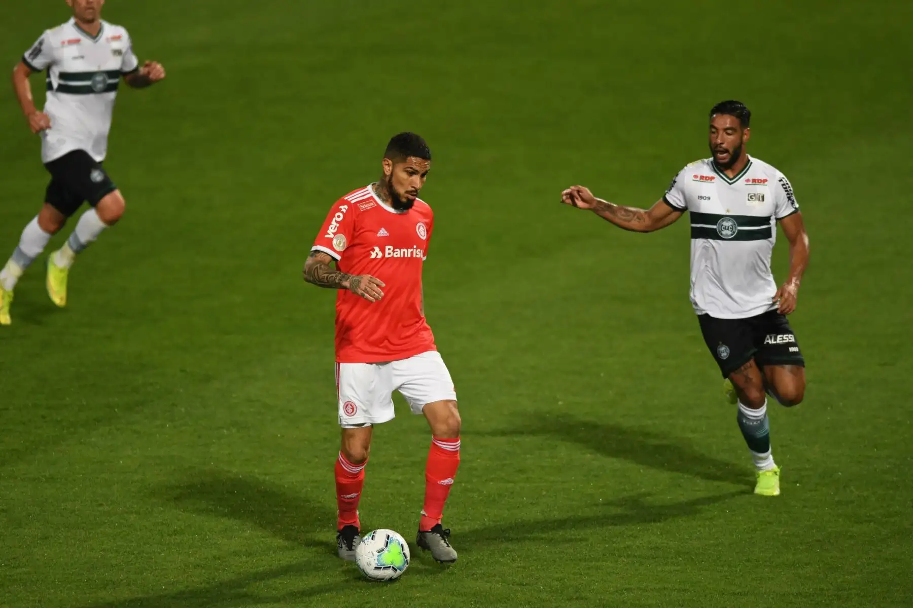 Paolo Guerrero anotó el gol del triunfo en el encuentro entre Internacional vs Coritiba por la primera fecha del brasileirao 2020. Foto: Ricardo Duarte/FC Internacional