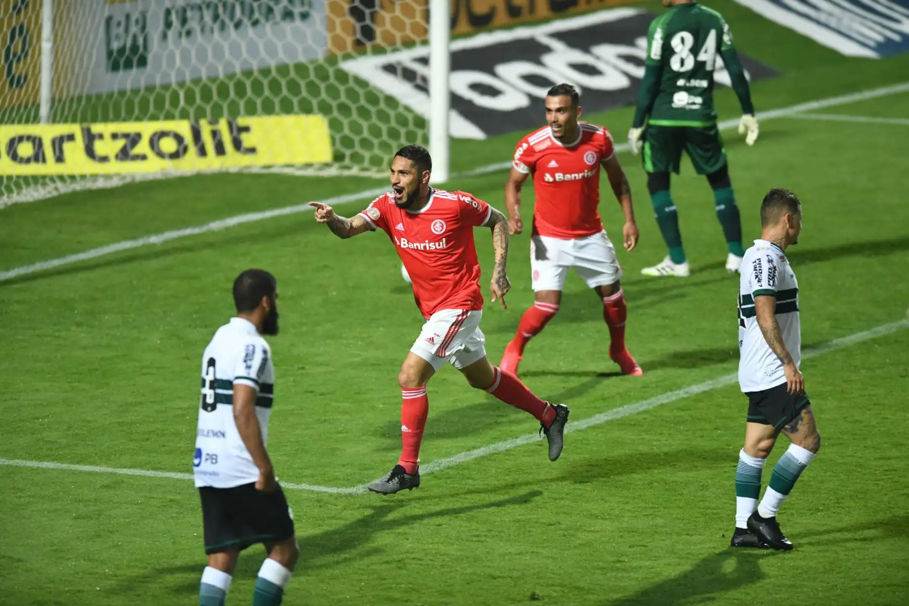 Paolo Guerrero anotó el gol del triunfo en el encuentro entre Internacional vs Coritiva por la primera fecha del brasileirao 2020. Foto: Ricardo Duarte/FC Internacional