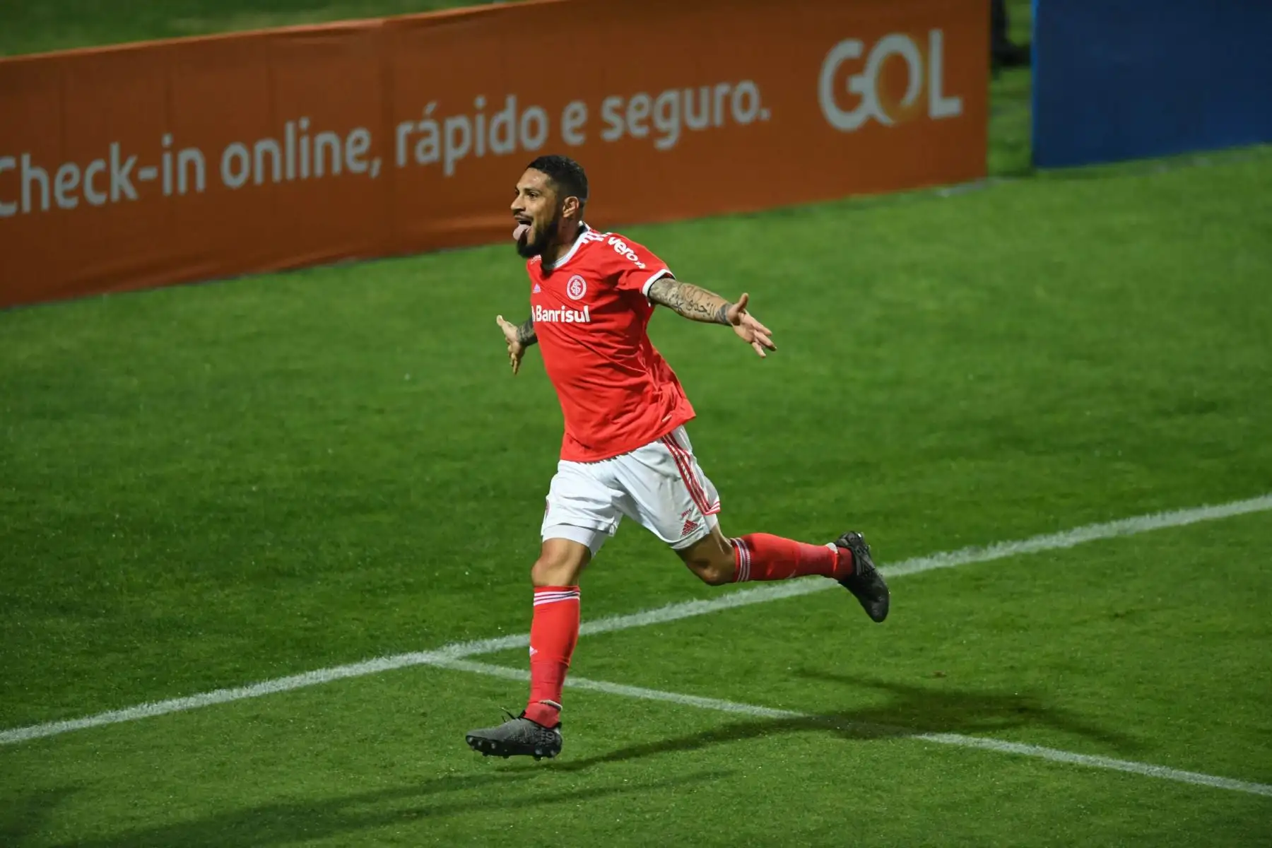 Paolo Guerrero anotó el gol del triunfo en el encuentro entre Internacional vs Coritiba por la primera fecha del Brasileirao 2020. Foto: Ricardo Duarte/FC Internacional