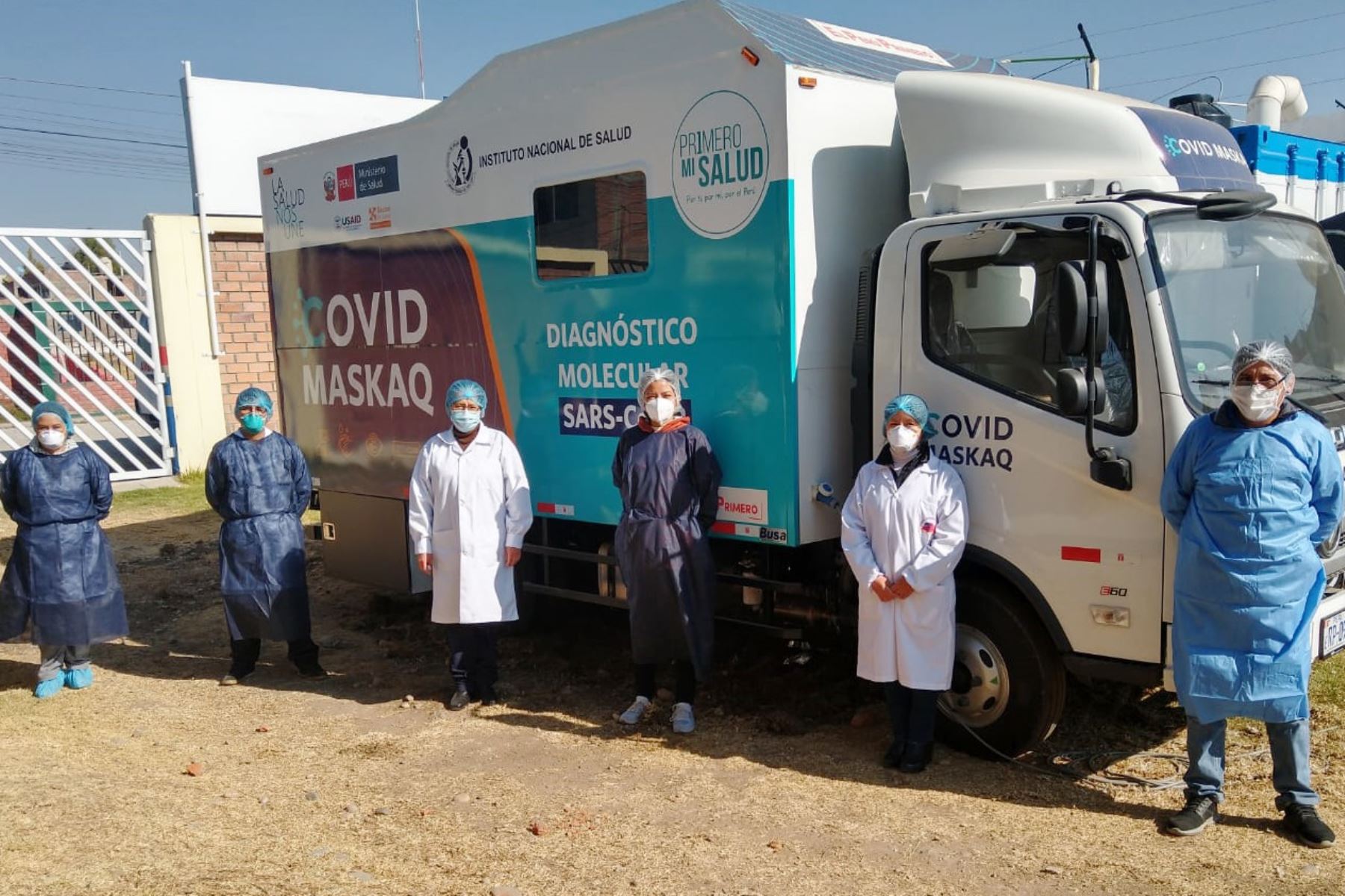 El laboratorio móvil Covid Maskaq (Buscando al covid) puede identificar activa y eficazmente los casos de SARS-CoV-2 de las muestras provenientes de los establecimientos de salud de Junín y Huancavelica. Foto: ANDINA/INS