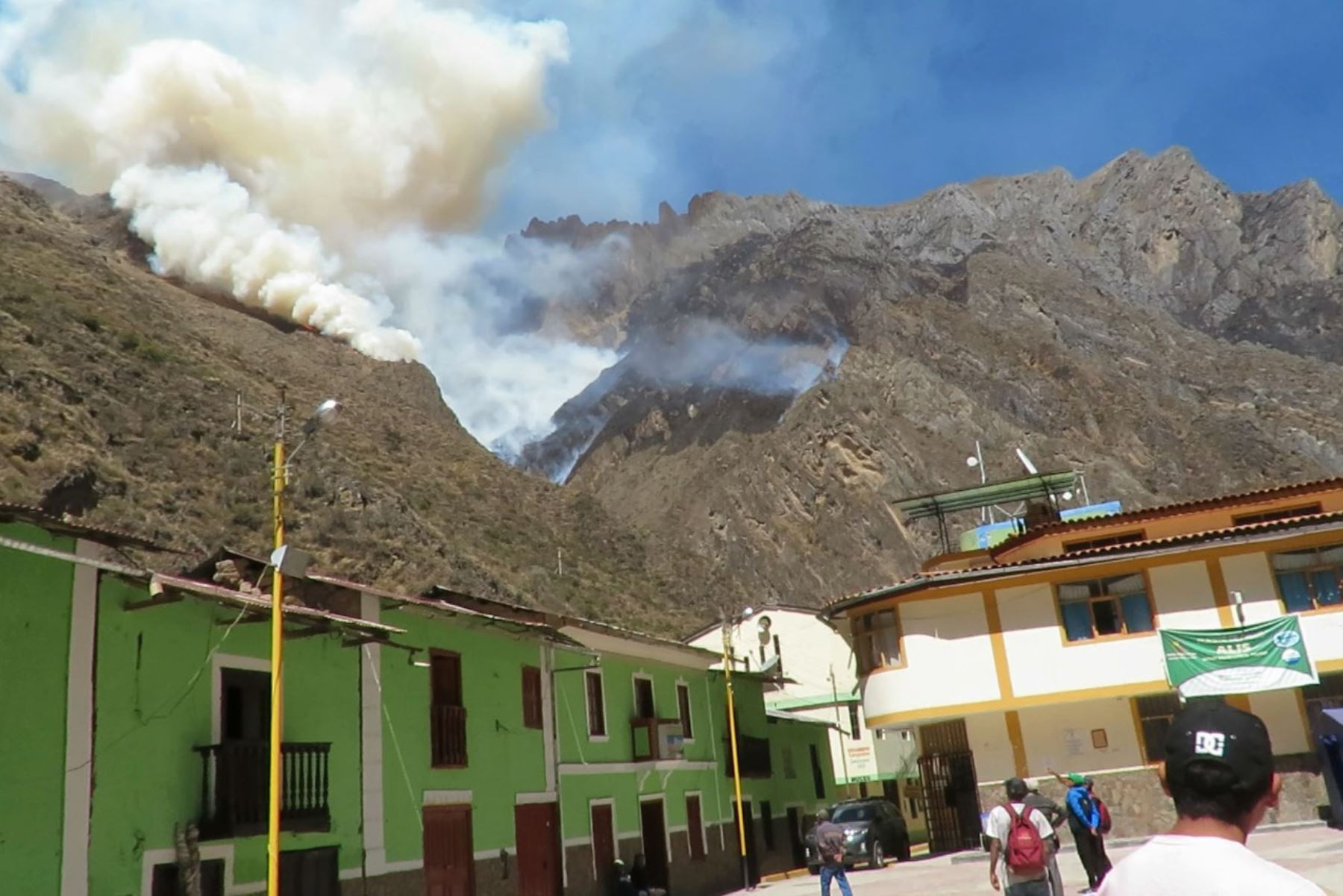 Incendio forestal en la reserva paisajística Nor Yauyos Cochas aún no puede ser controlado. Foto: ANDINA/Difusión