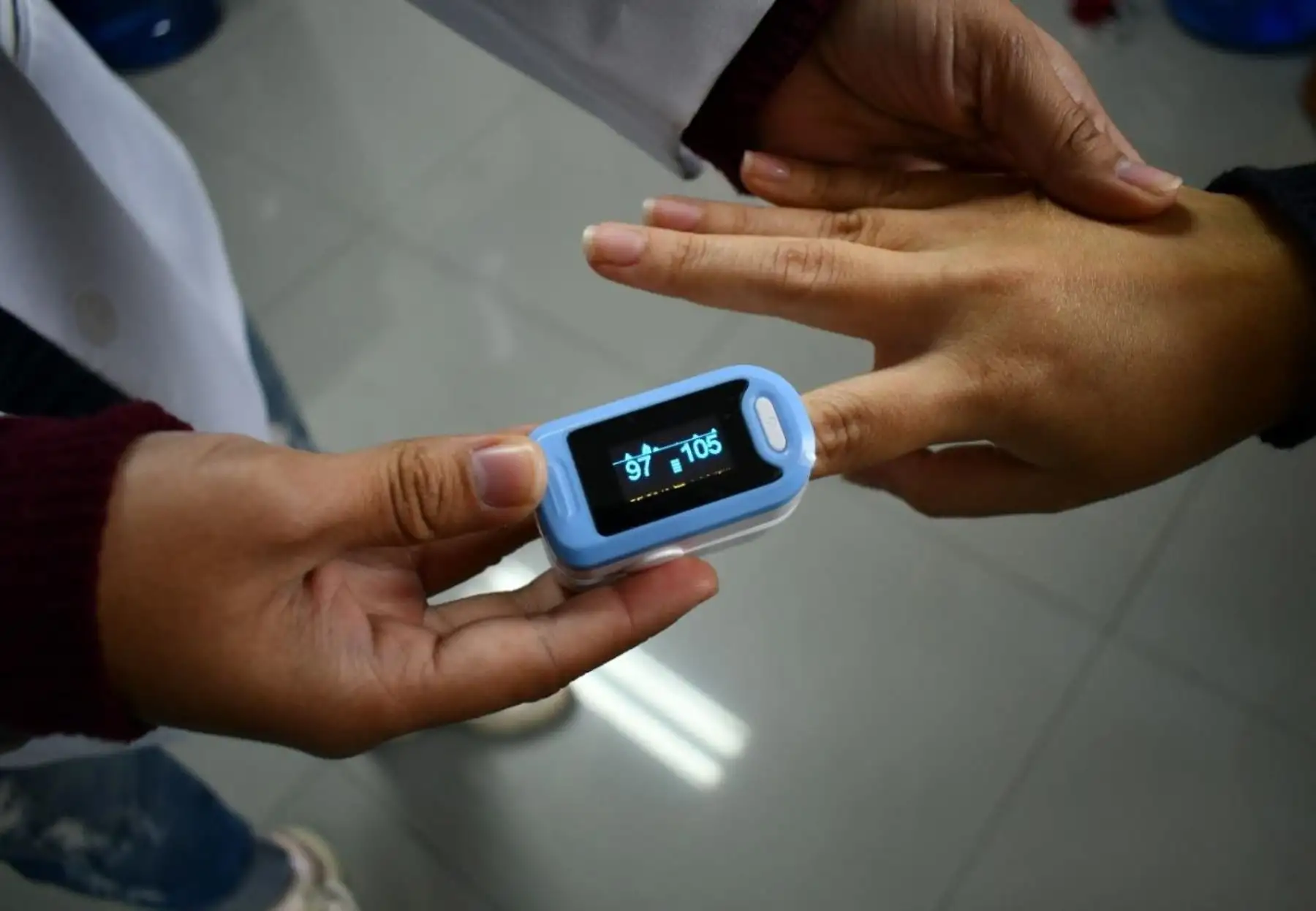 Uso adecuado del pulsioxímetro. Foto: Sisol Salud