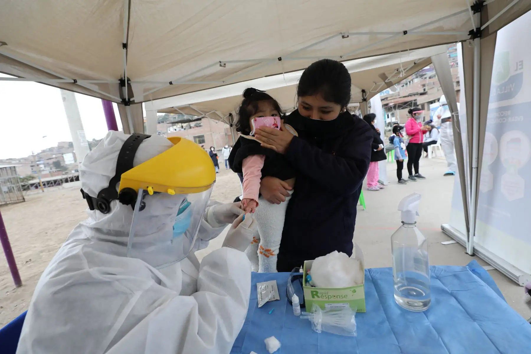 EsSalud realizó 500 pruebas rápidas para descarte de Covid-19 en Villa El Salvador.
Foto:ANDINA/Essalud
